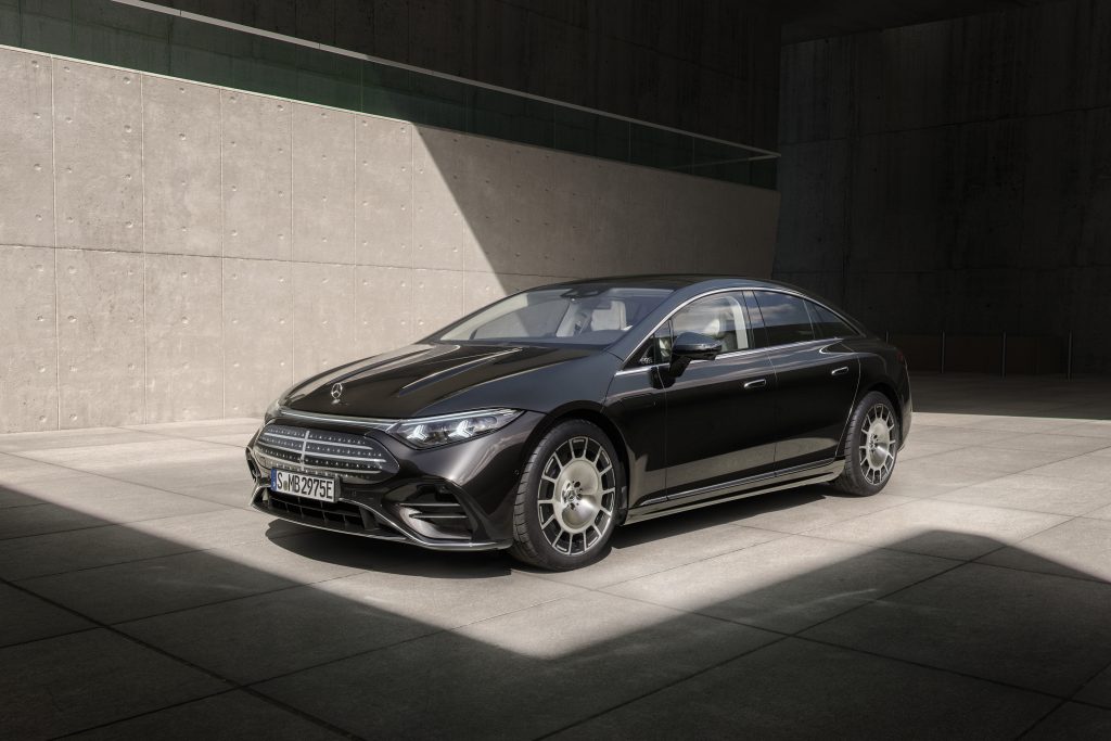 Mercedes EQS gets 122kWh battery and 800V architecture for 2027