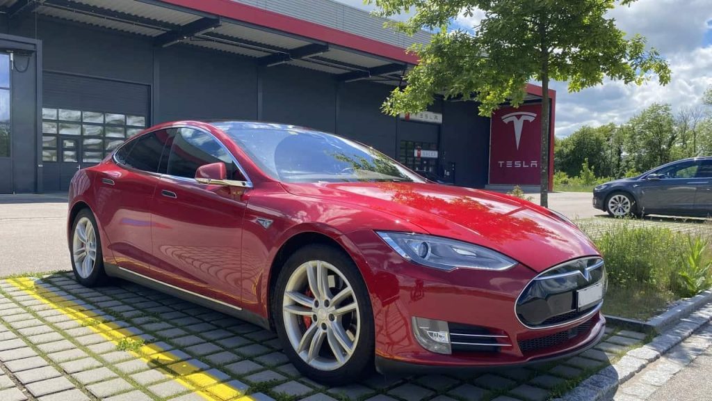Tesla Model S 2013 costs $8,500 but battery repairs hit $20,000
