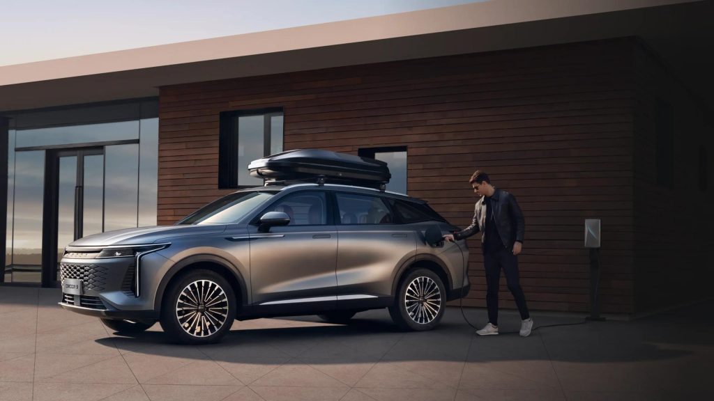 Omoda 9 Hybrid SUV Delivers Premium Features at £45k, But Handling Compromises Emerge