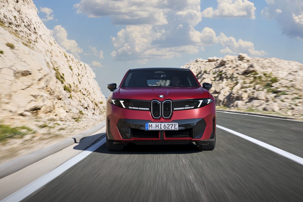 BMW iX4 Debuts With 603 hp and 428-Mile Range Claim
